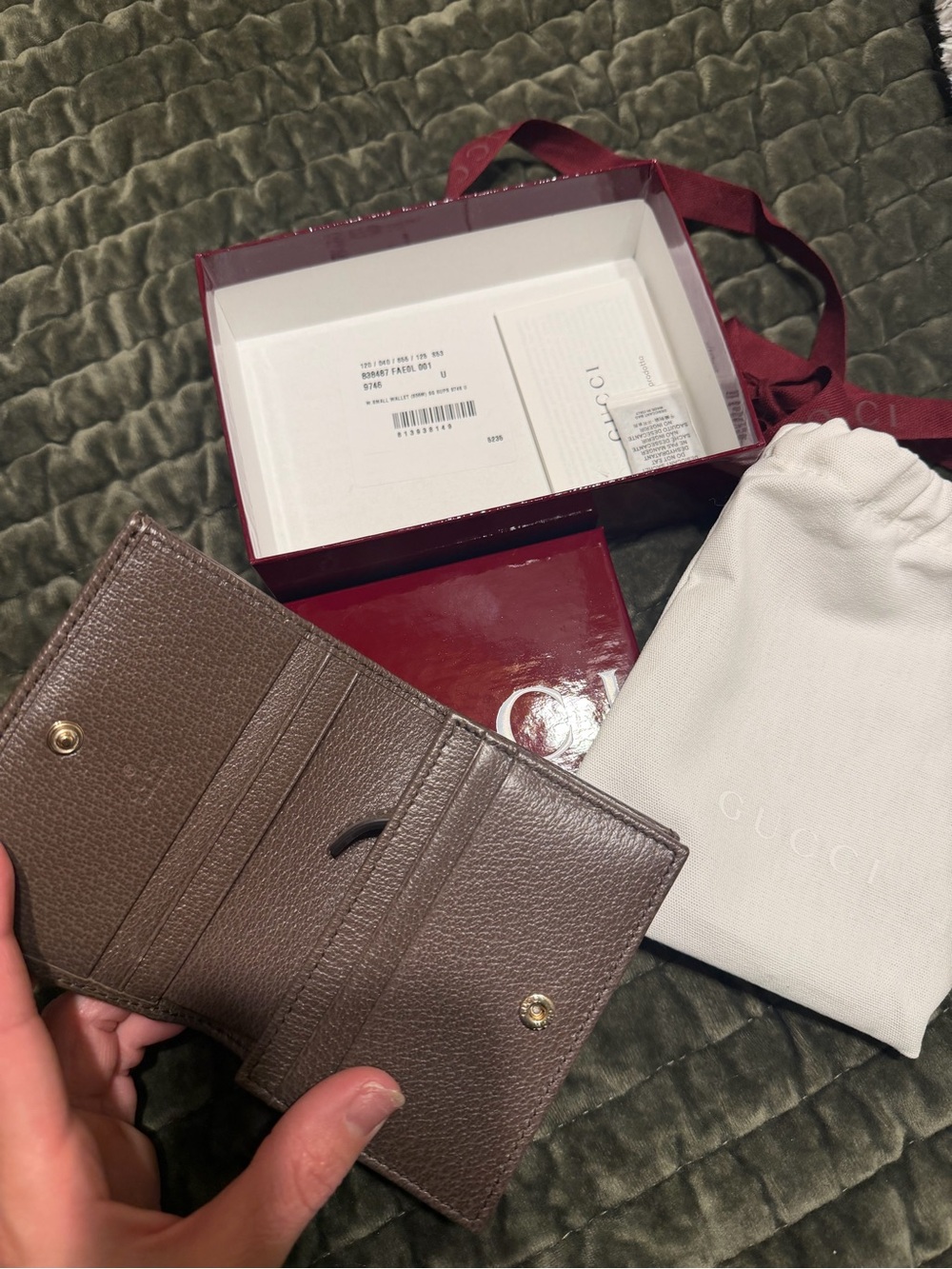 Like NEW Gucci Beige Crossbody with matching small wallet - Picture 3 of 13